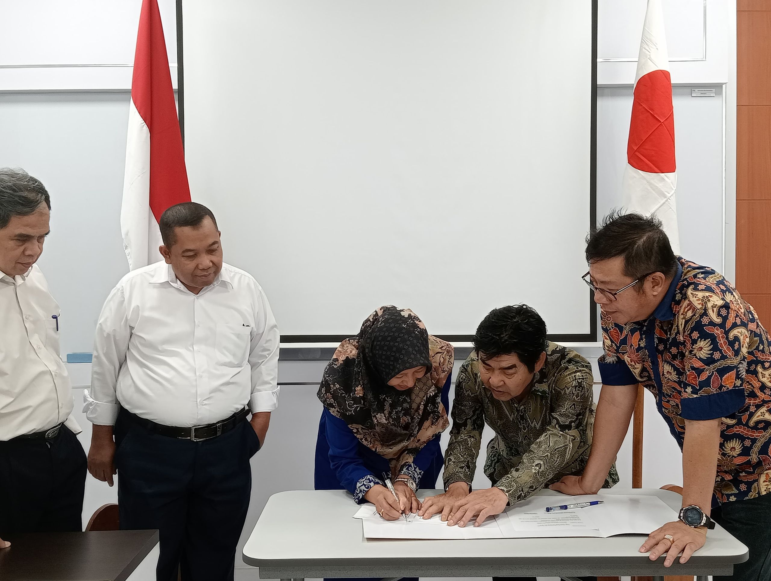 Signing of MOU between PT. NPEJ and Blue Pearls Pte Ltd Singapore